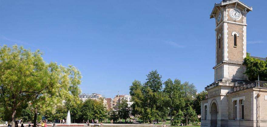 Discover the Parc Georges Brassens and its book market
