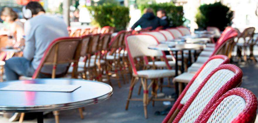 A terrace in the heart of the 15th arrondissement of Paris