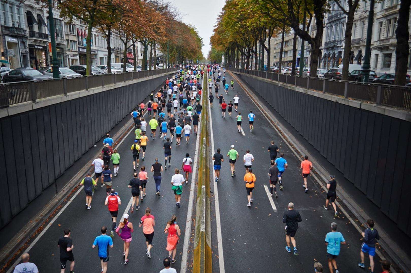 Experience the excitement of the Paris Marathon!
