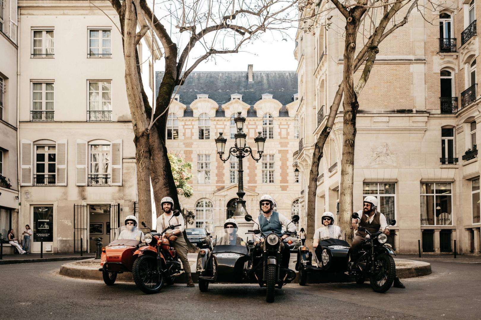 Unusual tours of Paris by 2CV or sidecar