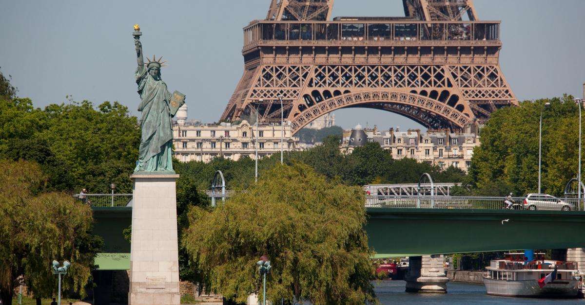 The Statue of Liberty… in Paris Hotel Eiffel Blomet