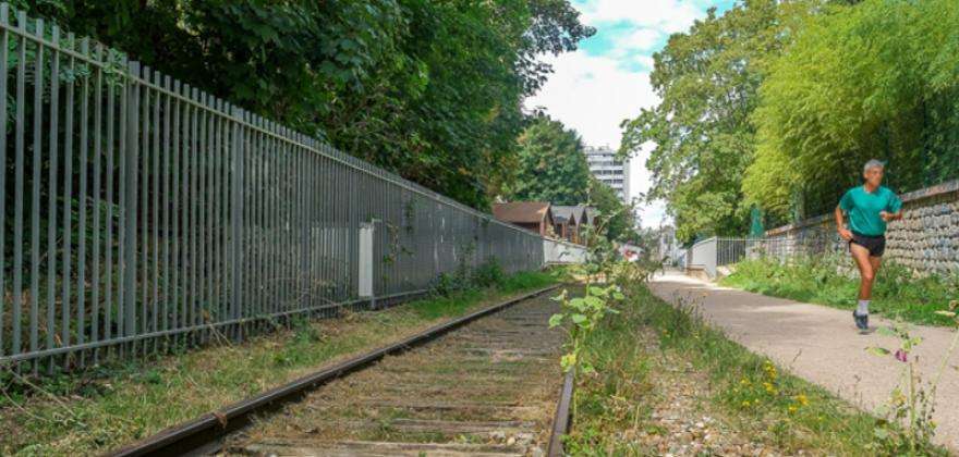 Un lieu secret des Parisiens : la Petite Ceinture